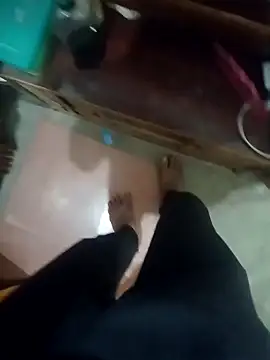 Snapshot of Avinh_09 chatting on 02-25-26, 01:28 Avinh 09 online show from 02-25-26, 01:28