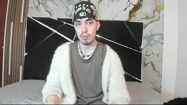 Couple In Heat online show from 04-08-26, 07:48