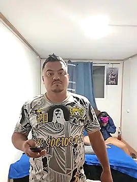 Snapshot of coupleCol90 chatting on 03-01-26, 01:16 coupleCol90 online show from 03-01-26, 01:16