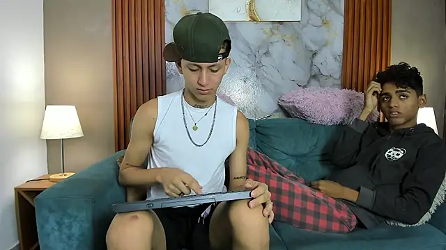 BOYS PLAY online show from 04-12-26, 01:25