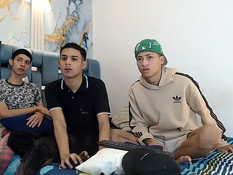 Snapshot of GOLD_BOYS chatting on 02-17-26, 01:19 GOLD BOYS online show from 02-17-26, 01:19