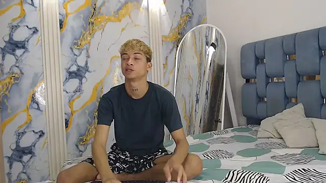 GOLD BOYS online show from 04-22-26, 01:40