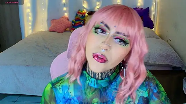 maliciaXpoison online show from 05-17-26, 04:45