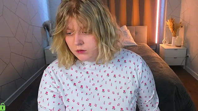 luna c0ra online show from 04-18-26, 12:57