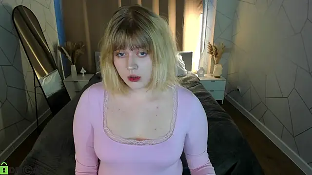 Snapshot of luna_c0ra chatting on 03-04-26, 01:02 luna c0ra online show from 03-04-26, 01:02