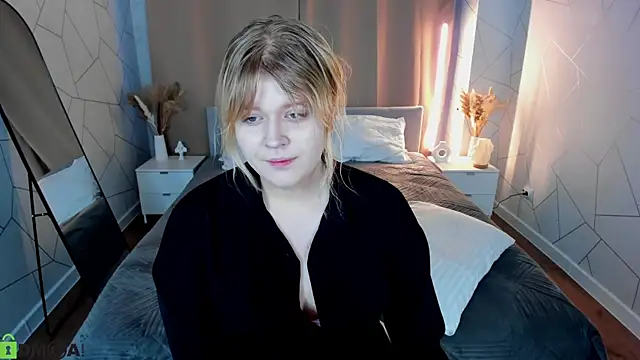 Snapshot of luna_c0ra chatting on 02-27-26, 01:06 luna c0ra online show from 02-27-26, 01:06