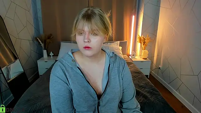 Snapshot of luna_c0ra chatting on 02-28-26, 01:05 luna c0ra online show from 02-28-26, 01:05