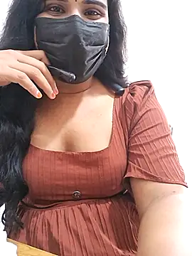 Snapshot of Queen_Saara chatting on 02-21-26, 08:38 Queen Saara online show from 02-21-26, 08:38