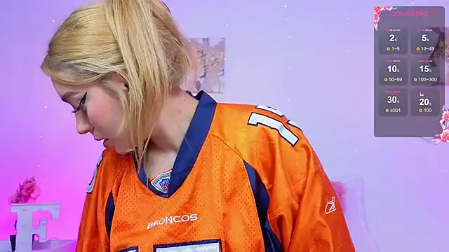 Emma softt online show from 05-18-26, 01:06