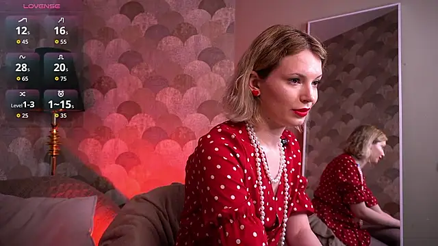 Snapshot of VinylKiss chatting on 02-20-26, 08:44 VinylKiss online show from 02-20-26, 08:44