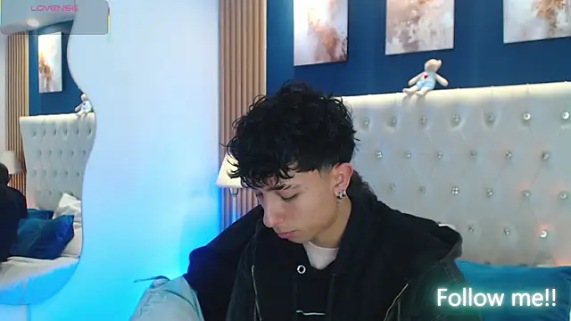Aiden Rivers  online show from 05-11-26, 01:23