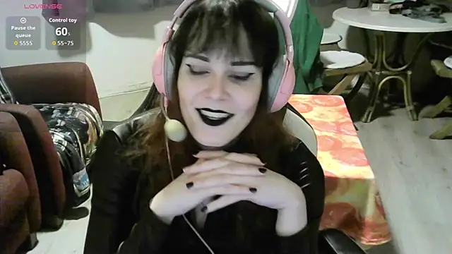 Snapshot of Samanteased chatting on 02-17-26, 10:40 Samanteased online show from 02-17-26, 10:40