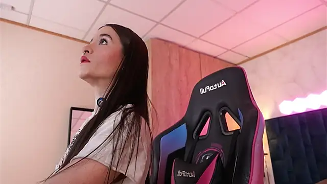 LucyDeLuca online show from 02-26-26, 07:52