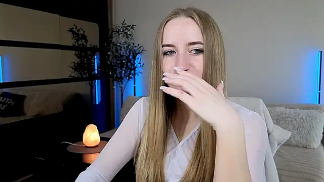 Oxy Foxie online show from 06-08-26, 01:55