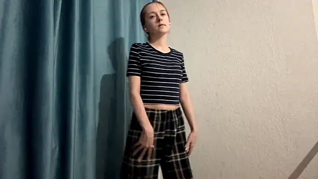 Snapshot of StaticBliss chatting on 02-25-26, 01:28 StaticBliss online show from 02-25-26, 01:28