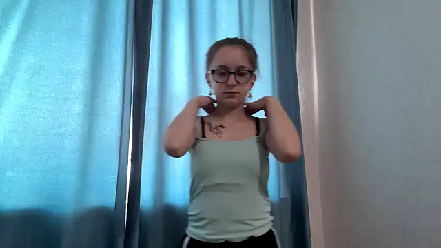 Snapshot of StaticBliss chatting on 03-26-26, 04:11 StaticBliss online show from 03-26-26, 04:11