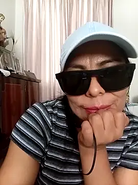 Snapshot of venus-marte chatting on 04-28-26, 05:17 venus-marte online show from 04-28-26, 05:17