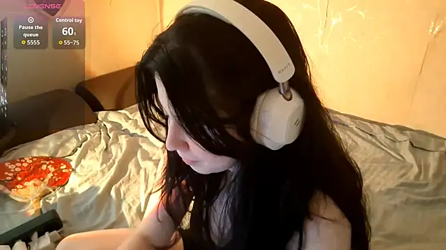 Snapshot of MindyMinty chatting on 03-22-26, 05:21 MindyMinty online show from 03-22-26, 05:21