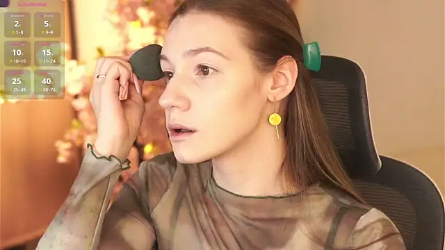 Snapshot of Vanessa__Lui chatting on 02-22-26, 03:57 Vanessa Lui online show from 02-22-26, 03:57