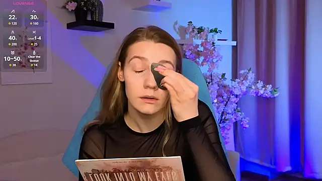 Snapshot of Vanessa__Lui chatting on 02-28-26, 04:17 Vanessa Lui online show from 02-28-26, 04:17