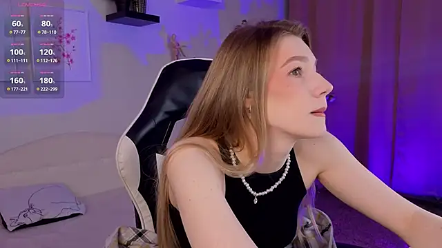 Snapshot of Vanessa__Lui chatting on 02-17-26, 10:45 Vanessa Lui online show from 02-17-26, 10:45