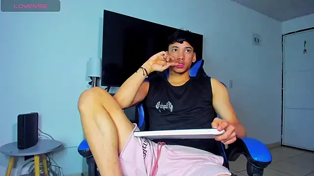 Lyam Russo online show from 04-14-26, 06:07