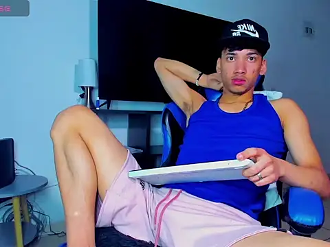 Lyam Russo online show from 04-18-26, 05:54