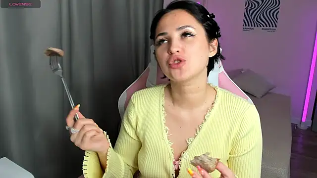 Mary Rice online show from 04-13-26, 01:20