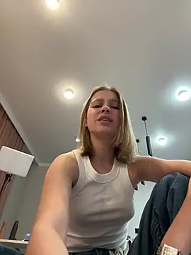 Snapshot of Eva_Leen chatting on 02-26-26, 04:07 Eva Leen online show from 02-26-26, 04:07