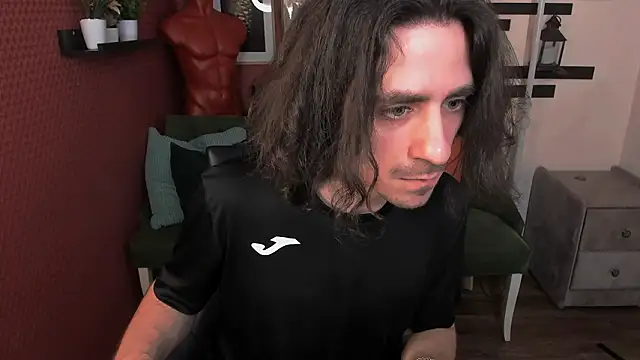 Snapshot of Daniel_Morrise chatting on 02-18-26, 07:49 Daniel Morrise online show from 02-18-26, 07:49