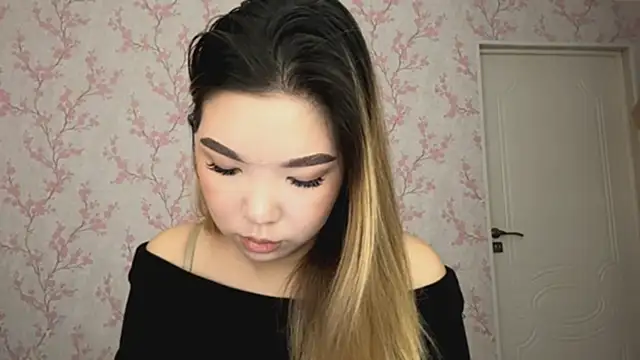 Snapshot of Elina_Mottel chatting on 02-18-26, 09:28 Elina Mottel online show from 02-18-26, 09:28