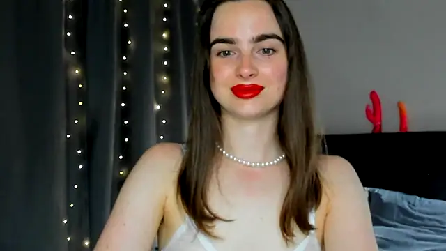 Snapshot of megann_fox2 chatting on 06-07-26, 06:35 megann fox2 online show from 06-07-26, 06:35