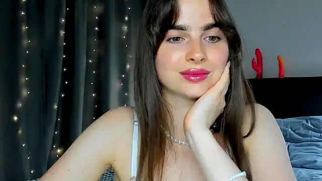 Snapshot of megann_fox2 chatting on 05-31-26, 06:09 megann fox2 online show from 05-31-26, 06:09