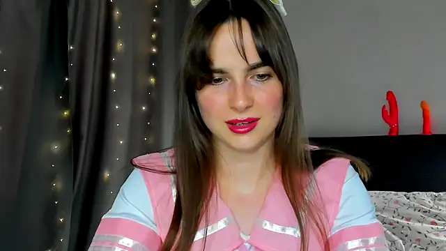 Snapshot of megann_fox2 chatting on 05-09-26, 03:48 megann fox2 online show from 05-09-26, 03:48