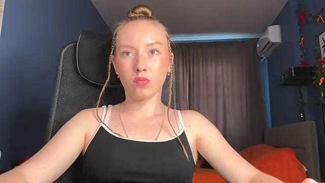 Snapshot of Anna_Kare chatting on 06-18-26, 03:39 Anna Kare online show from 06-18-26, 03:39