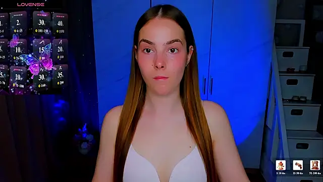 Snapshot of Maddy_Wood_ chatting on 06-17-26, 04:06 Maddy Wood online show from 06-17-26, 04:06