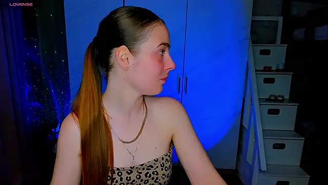 Snapshot of Maddy_Wood_ chatting on 06-15-26, 03:44 Maddy Wood online show from 06-15-26, 03:44