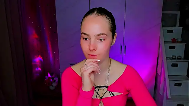 Maddy Wood  online show from 05-11-26, 04:15