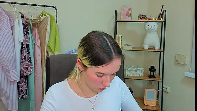 Snapshot of AshleyySchwartz chatting on 02-19-26, 12:57 AshleyySchwartz online show from 02-19-26, 12:57