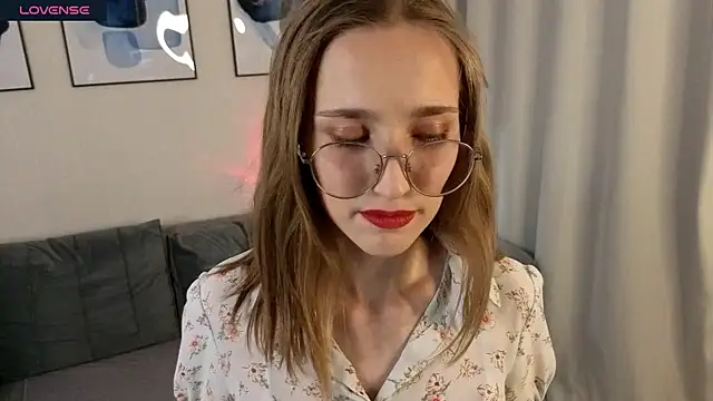 AshleyyJones online show from 05-11-26, 02:07