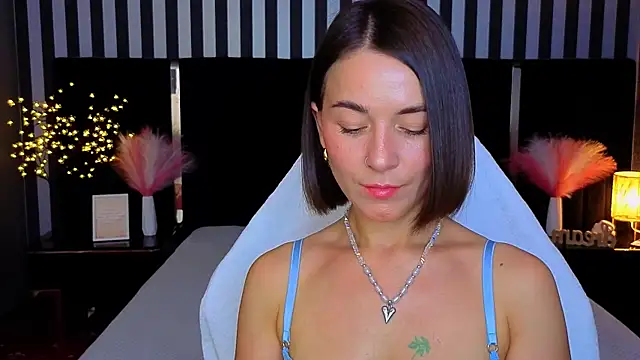 Snapshot of GracefulMichelle chatting on 06-26-26, 07:42 GracefulMichelle online show from 06-26-26, 07:42