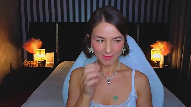 Snapshot of GracefulMichelle chatting on 07-08-26, 07:25 GracefulMichelle online show from 07-08-26, 07:25