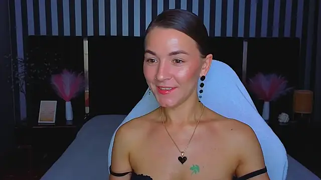 Snapshot of GracefulMichelle chatting on 06-20-26, 07:30 GracefulMichelle online show from 06-20-26, 07:30