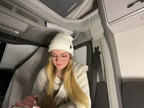 melanieTesss online show from 02-18-26, 11:45