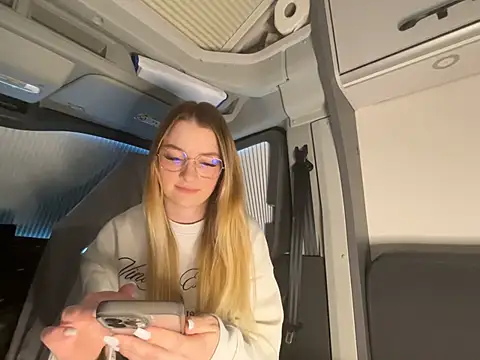 melanieTesss online show from 02-21-26, 11:45