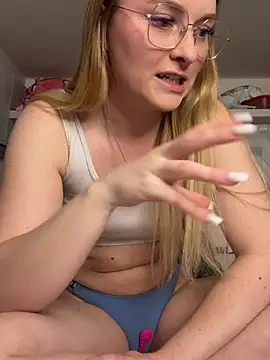 melanieTesss online show from 03-11-26, 12:21