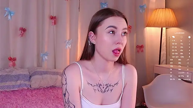 LorileeRuetz online show from 04-17-26, 05:49