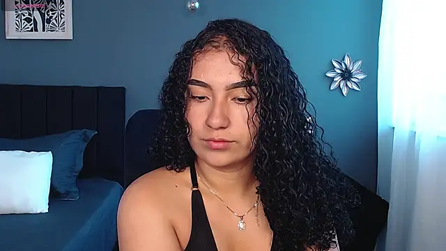 Sofia-bloom online show from 02-25-26, 01:44