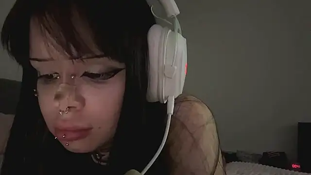 Luna Sohotti online show from 04-16-26, 09:39