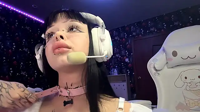 Snapshot of Luna_Sohotti chatting on 02-28-26, 03:33 Luna Sohotti online show from 02-28-26, 03:33